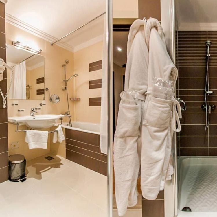 Ванная комната в 1 местном 1 комнатном Стандарте санатория Заря в Кисловодске